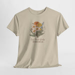 Zandkleurig T-shirt met bloemenboeketprint op de borst en kleine tekst