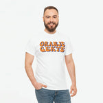 Heren T-shirt wit met oversized opdruk “ORANJE GEKTE” in oranje en blauw.