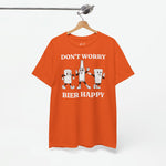 Oranje T-shirt aan houten hanger met frontprint “DON’T WORRY” en “BIER HAPPY”.