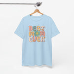 Lichtblauwe T-shirt aan houten hanger met ronde hals en 'BEST EVER' print