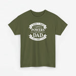 Legergroene T-shirt met witte tekstprint “superpowers” en “dad”