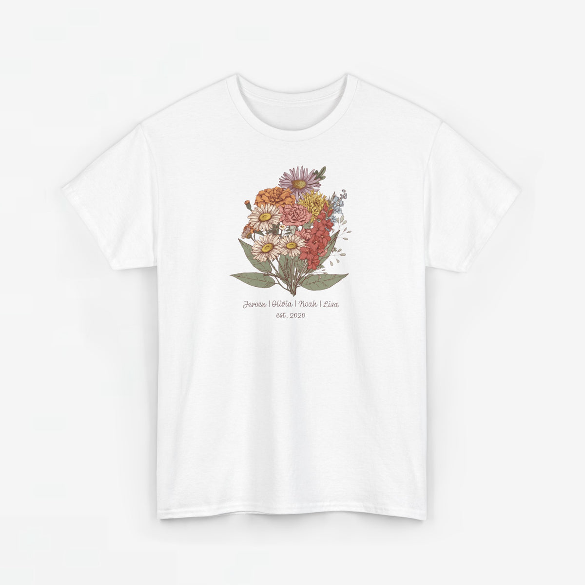 Wit T-shirt met bloemenboeket-print met namen en datum in pasteltinten op de borst