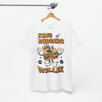 Wit T-shirt op hanger met frontprint van cartoon-burger met kroon en ‘WILLIE’