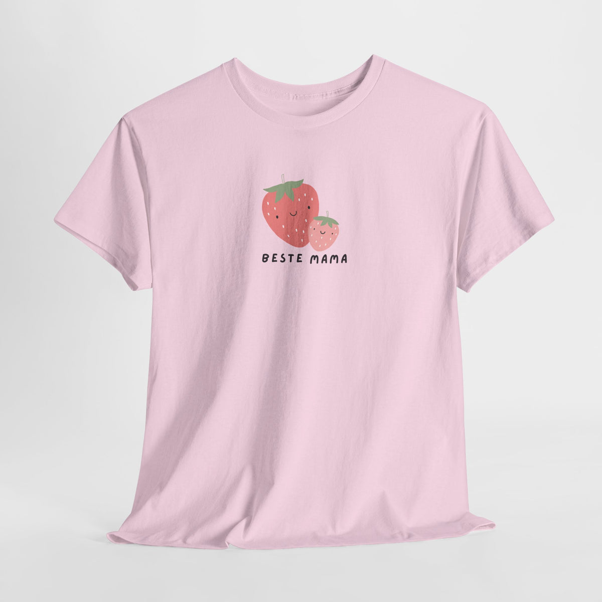 Roze T-shirt met aardbeienicoon en tekst “BESTE MAMA” op de borst.