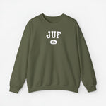 Olijfgroene sweater met ronde hals en JUF NL-print op de borst