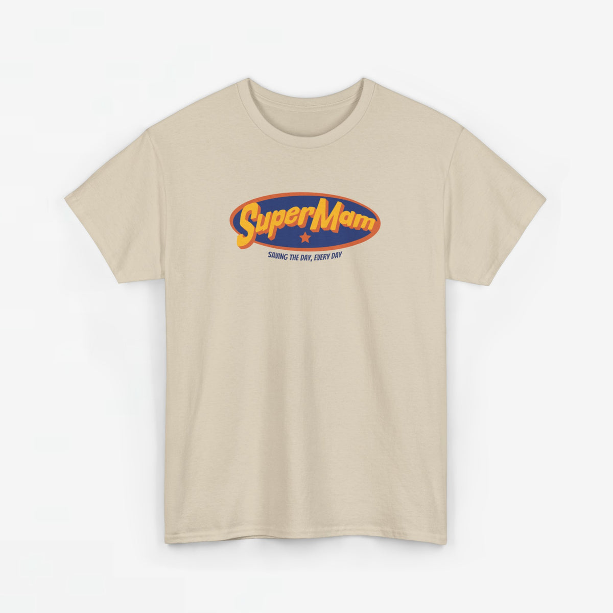 Oversized beige t-shirt met SuperMam-logo op de borst