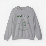 Lichtgrijze sweatshirt met borstopdruk 'SMIT'S Social Club' en glazen
