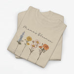 Zandkleurig T-shirt met bloemenprint en sierlijke tekst Mama’s Bloemen