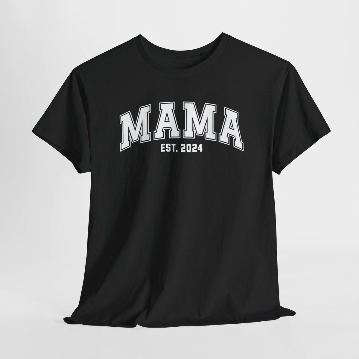 Zwart T-shirt met opdruk “MAMA” en “EST. 2024” op de borst