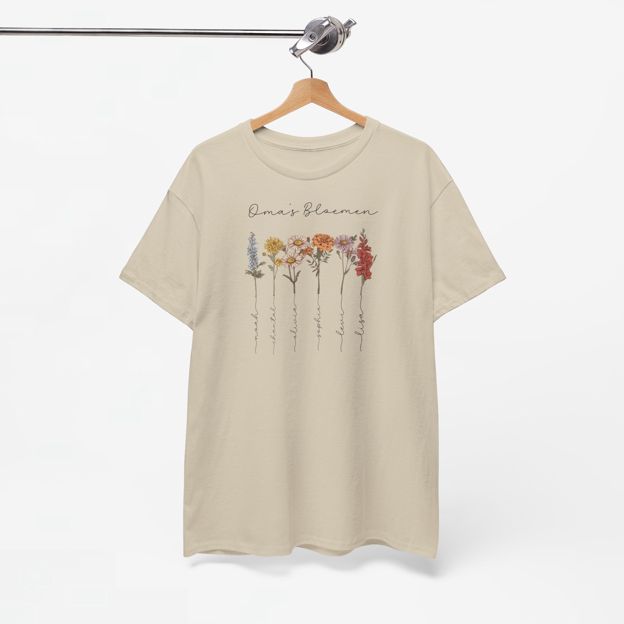 Gepersonaliseerde Moederdag Mama Cadeau - T-shirt - Oma's Bloemen met namen en geboortemaand bloemen (zwarte tekst)
