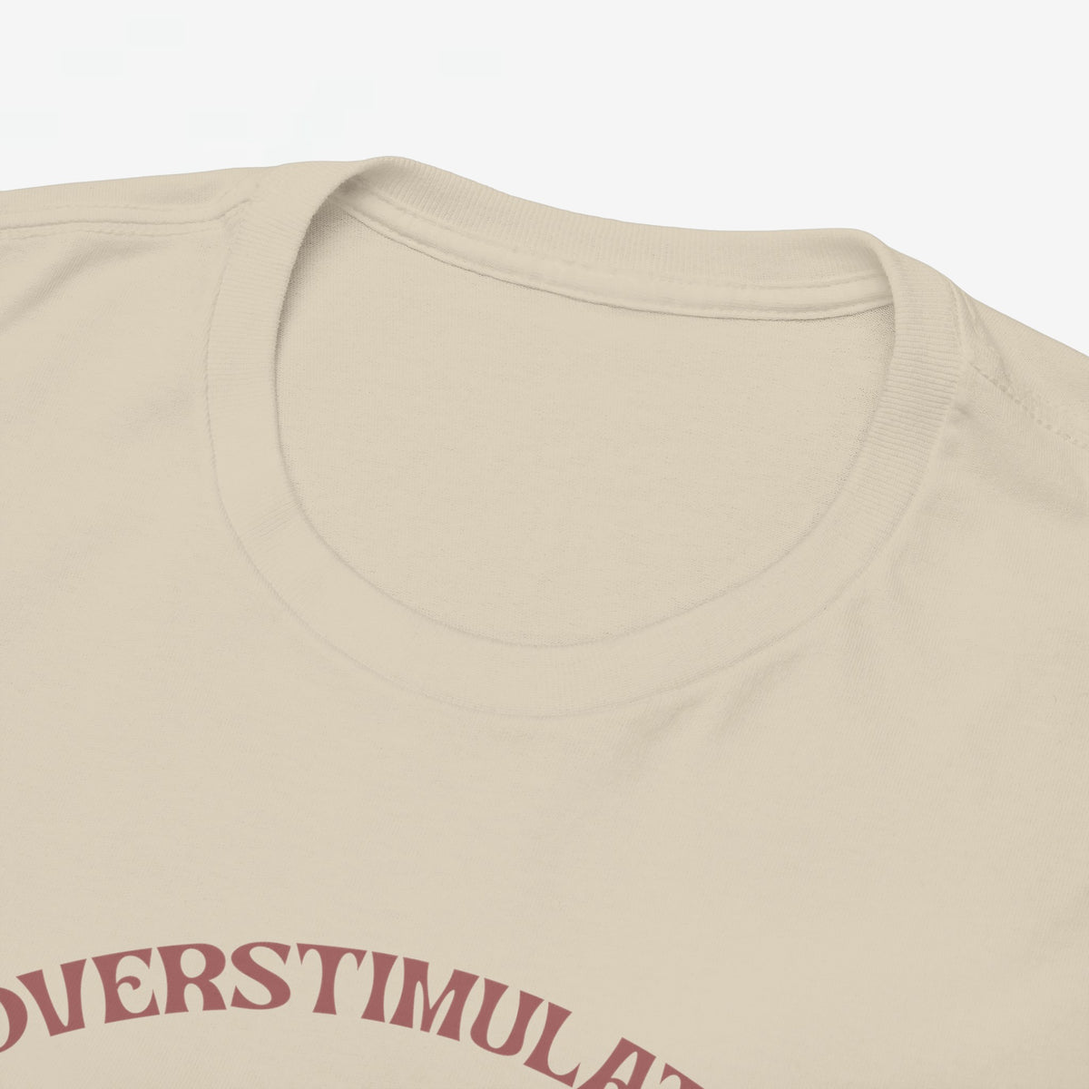 Zandkleurige t-shirt halsboord met ronde hals en zachte stof