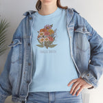 Lichtblauw T-shirt met bloemenboeketprint en “FAMILIE JANSEN”, onder jeansjas