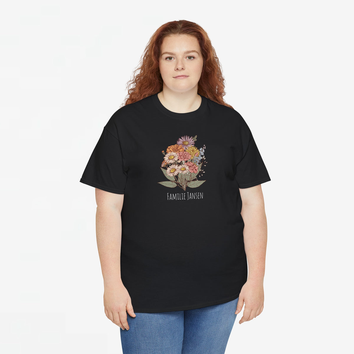 Zwart T-shirt met bloemenboeketprint en tekst 'FAMILIE JANSEN' centraal