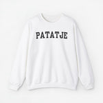 Witte trui met ronde hals en opdruk “PATAT’JE” op de borst