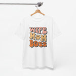 Witte t-shirt met frontprint “WIFE MOM BOSS” op hanger