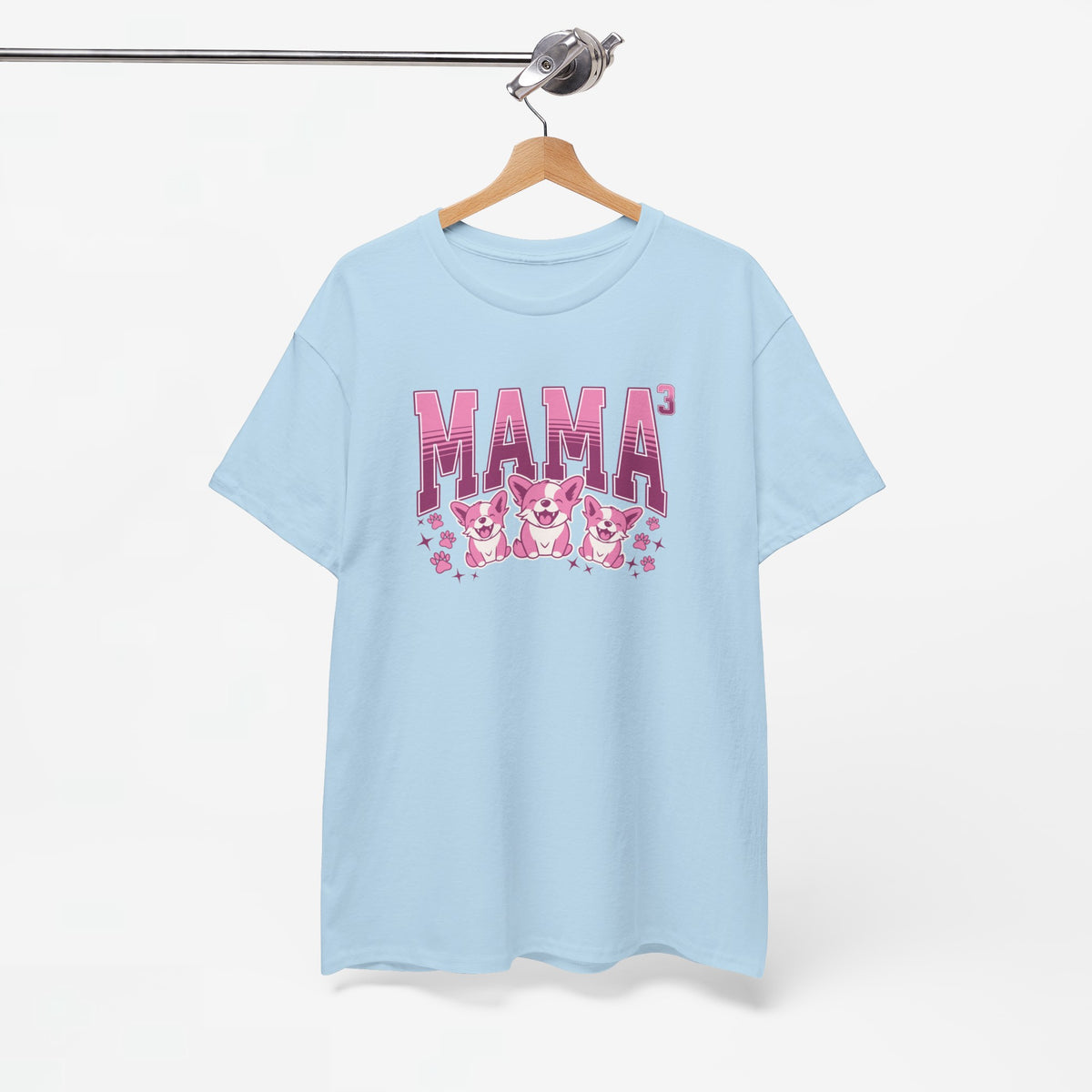 Lichtblauw T-shirt aan hanger met ronde hals en roze 'MAMA³' print