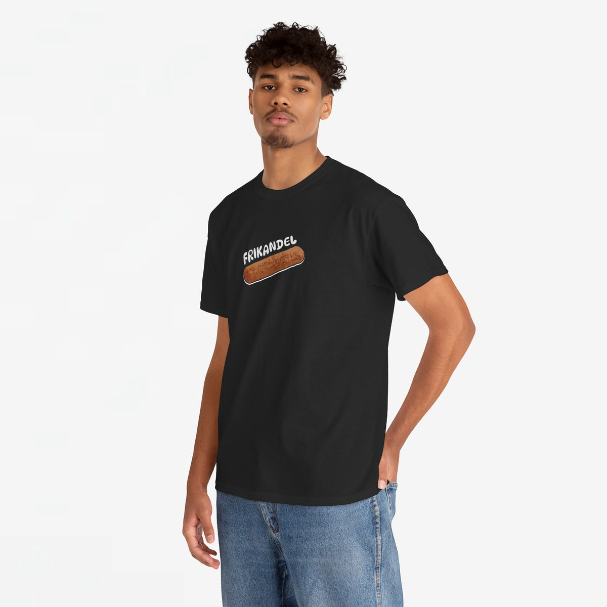 Zwarte T-shirt met frikandelprint, korte mouwen, recht vallende pasvorm.