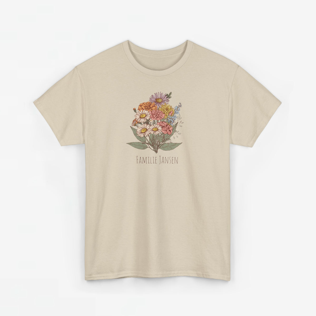 Beige T-shirt met kleine bloemenprint en tekst "FAMILIE JANSEN" op de borst