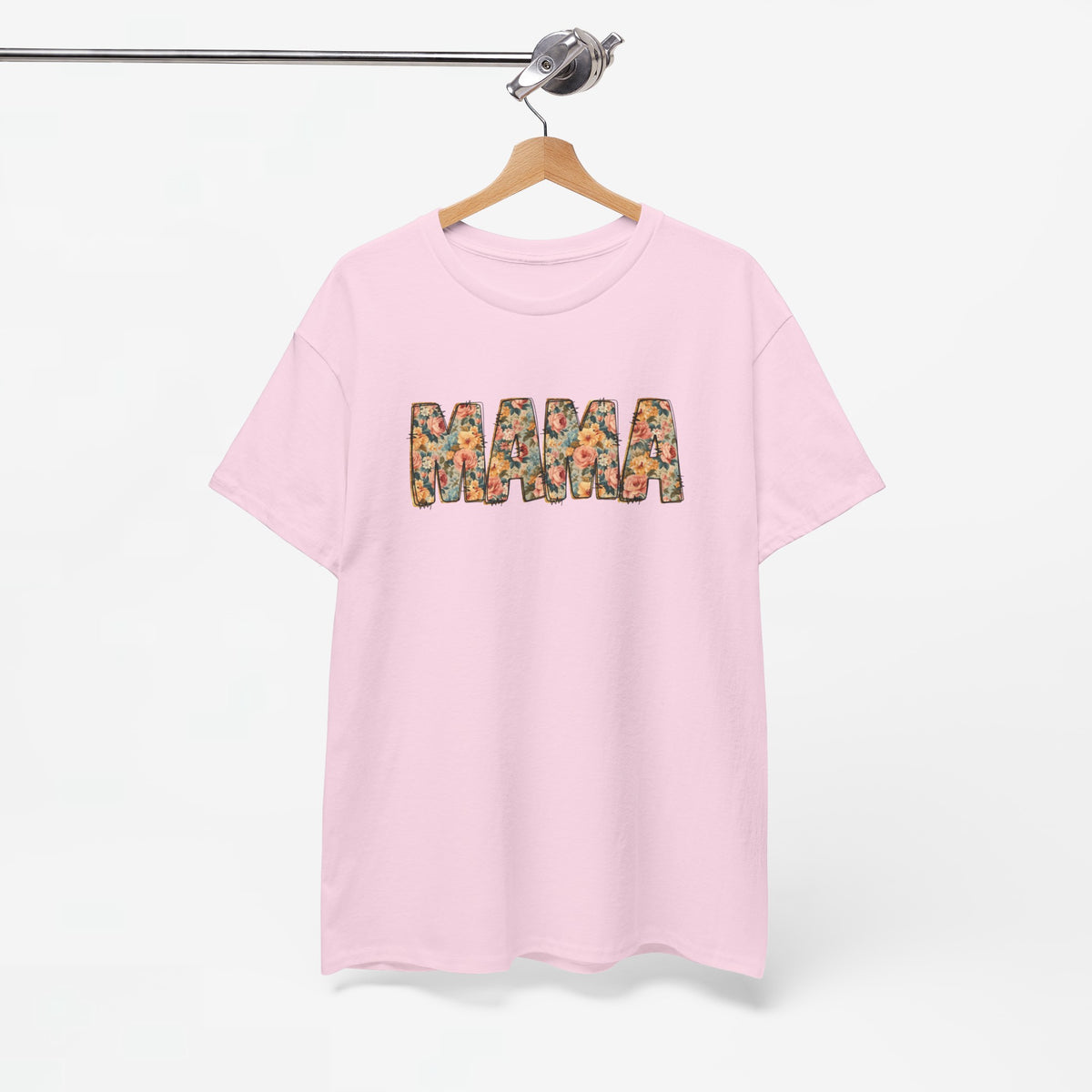 Roze oversized t-shirt met ronde hals en “MAMA” print, aan kledinghanger