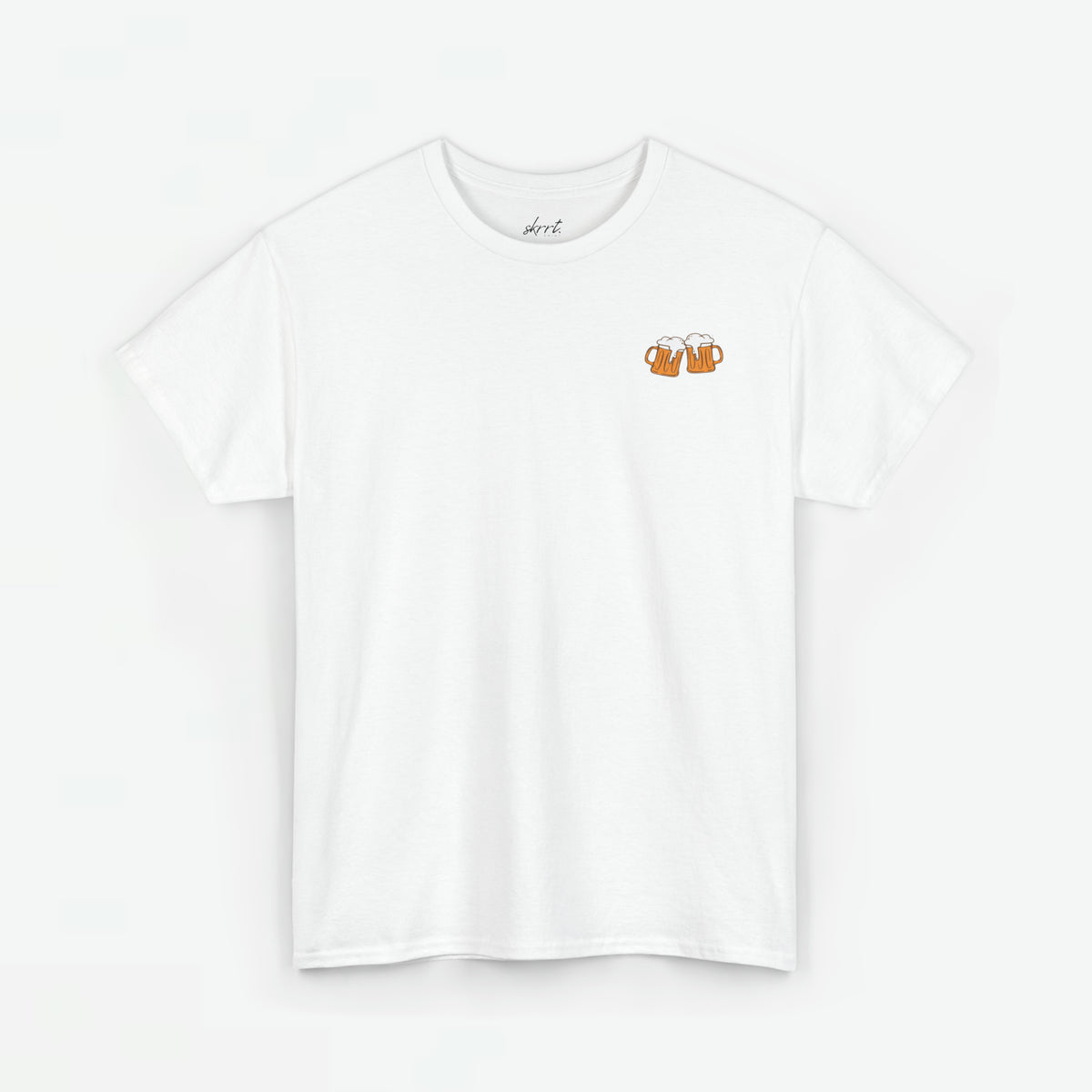Dames oversized T-shirt wit met kleine oranje borstprint en bier-icoon