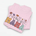 Oversized lichtroze T-shirt met bloemen en kleurrijke 'Mama' opdruk op de borst.