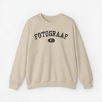 Beige sweater met ronde hals en FOTOGRAAF-print met NL-logo