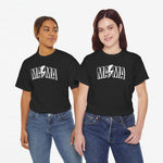 Oversized T-shirts zwart, ronde hals, met witte “MA/MMA” borstprint op twee modellen