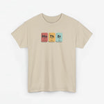 Zandkleurige T-shirt met ronde hals en kleine borstprint van gekleurde blokjes