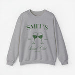 Lichtgrijze sweater met opdruk “SMIT’S Social Club Zeeland 2024” en wijnglazen.