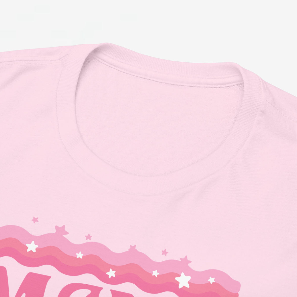 Lichtroze T-shirt met ronde hals en deel van roze “MAMA”-print