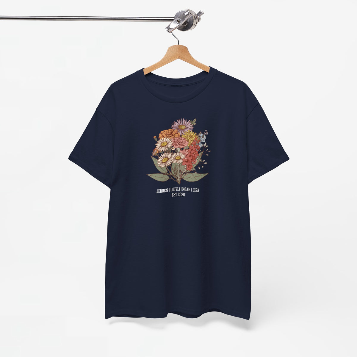 T-shirt in navy met bloemenboeketprint op de borst en tekst eronder