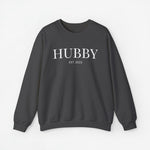 Grijze sweater met opdruk “HUBBY” en “EST. 2022” op de borst
