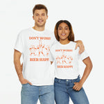 Witte oversize T-shirt voorop met oranje retro bierprint op borst, twee modellen