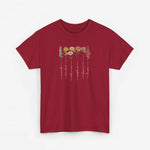Rood T-shirt met bloemenprint en sierlijke tekstlijnen op de borst