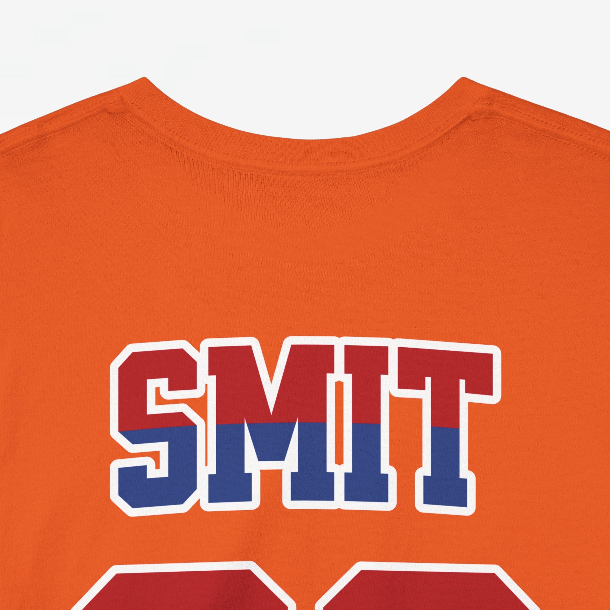 Oranje T-shirt voor EK, WK en Koningsdag - Personaliseer met Naam & Rugnummer - NEDERLAND met Leeuw (rode en blauwe tekst)