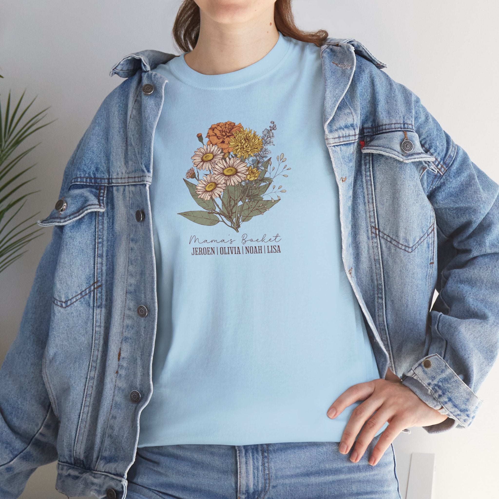 Gepersonaliseerde Moederdag Mama Cadeau - T-shirt - Mama's boeket met namen en geboortemaand bloemen