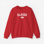 Rode trui met lange mouwen en borstprint “SLAGER” met klein “NL” logo.