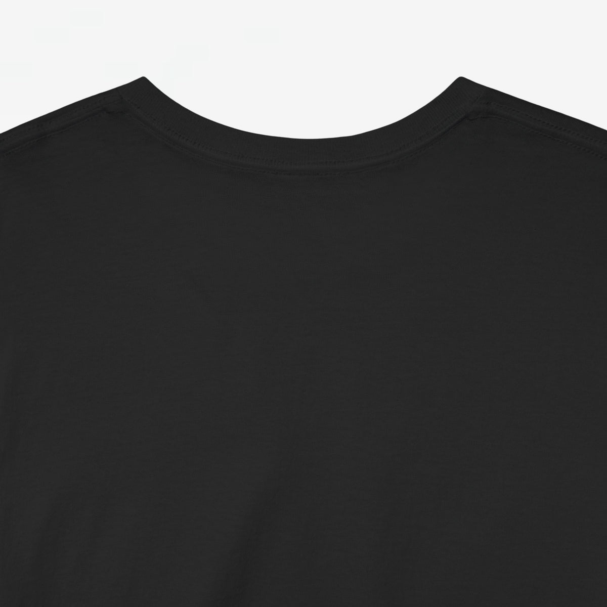 Zwart T-shirt zonder zichtbare opdruk, glad stofvlak