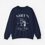 Marineblauwe sweatshirt met borstopdruk 'SMIT'S Social Club' en glazen