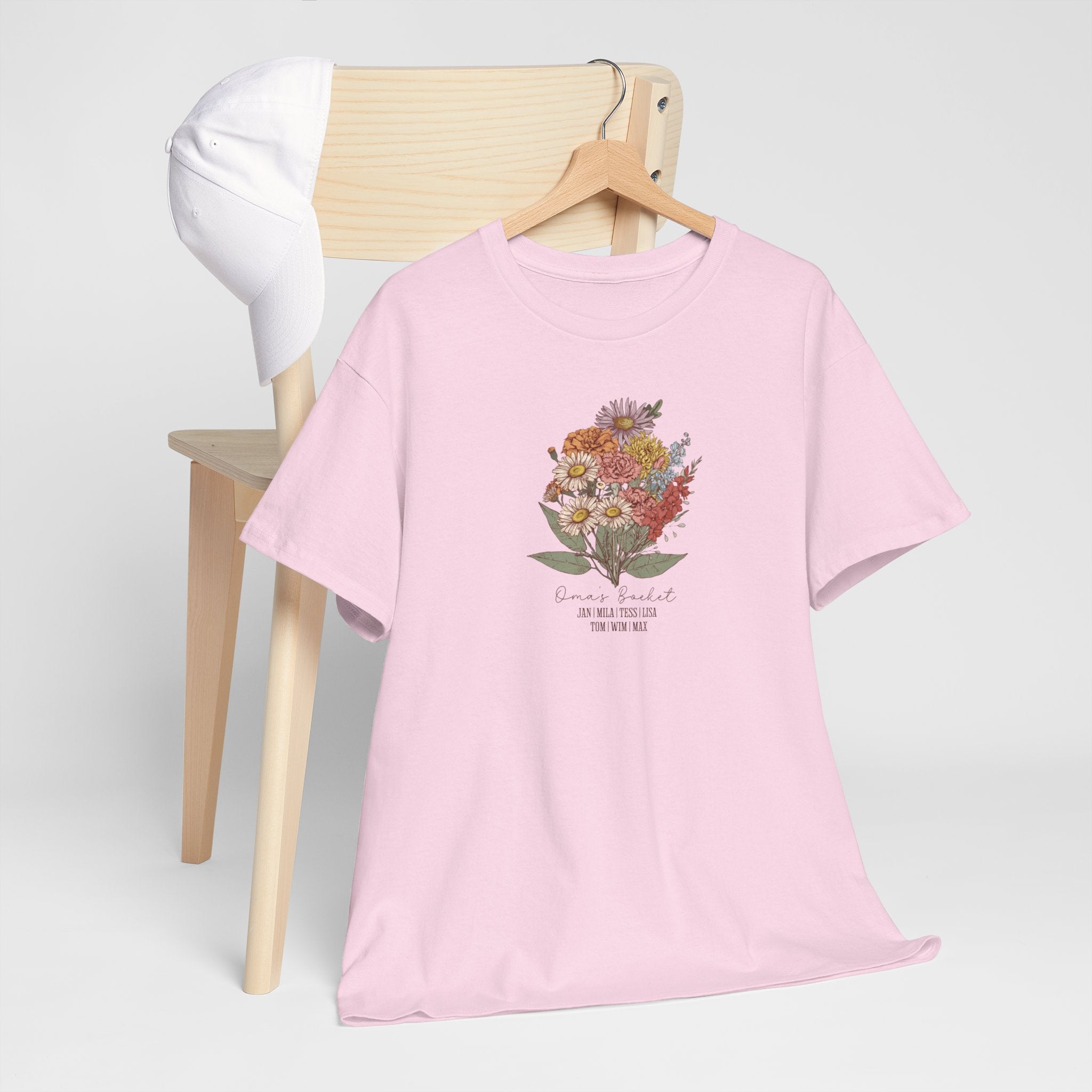 Gepersonaliseerde Moederdag Mama Cadeau - T-shirt - Oma's boeket met namen en geboortemaand bloemen