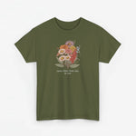 Olijfgroene T-shirt met bloemenboeketprint en kleine tekst onder