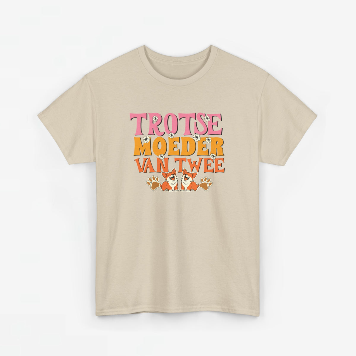 Beige T-shirt met ronde hals en kleurrijke opdruk op de borst