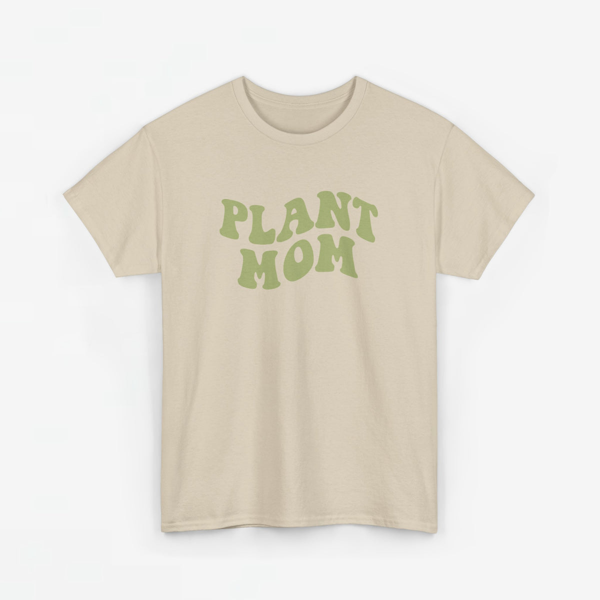 Beige T-shirt met ronde hals en groene “PLANT MOM”-opdruk op de voorkant.