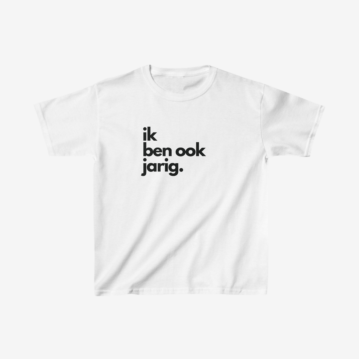 Wit kinder T-shirt met borstprint “ik ben ook jarig.”