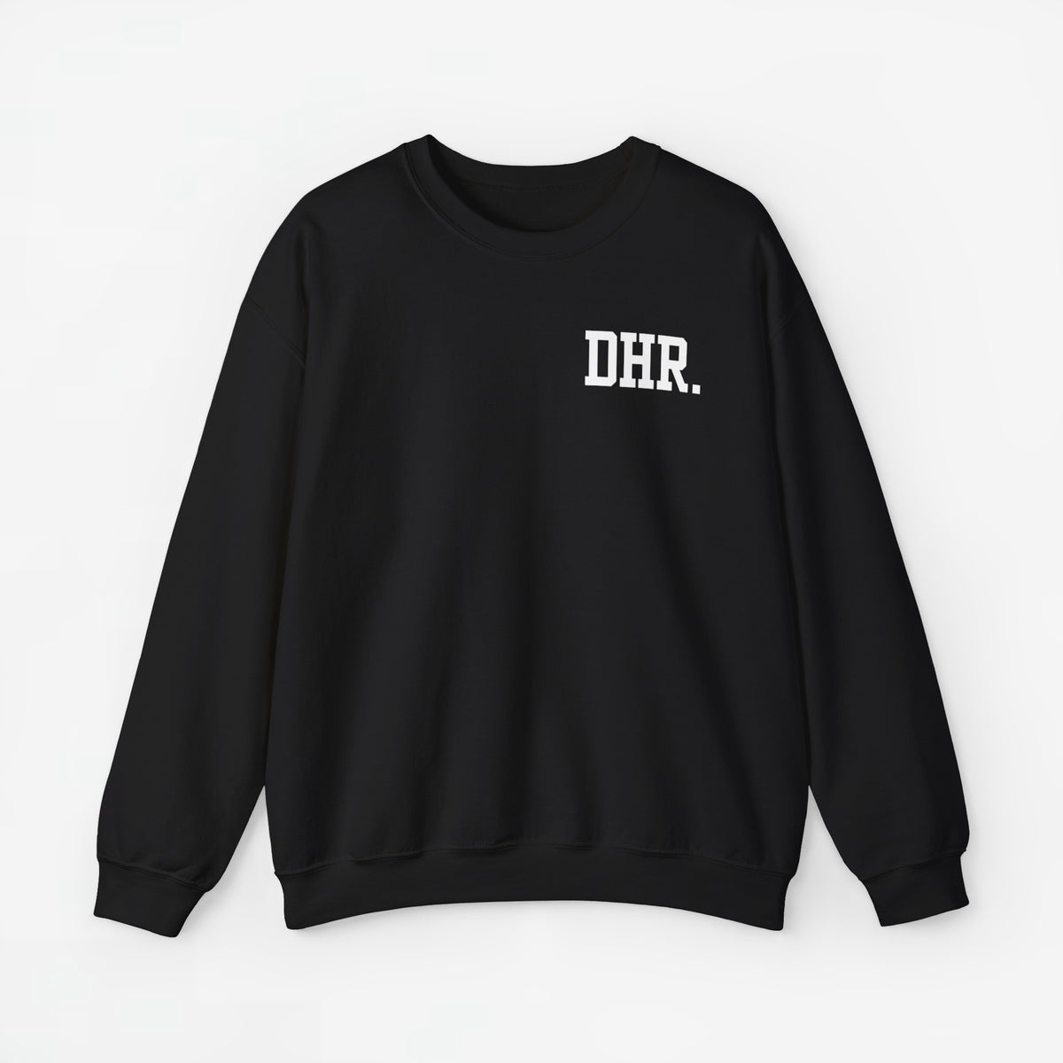 Zwarte herentrui met ronde hals en witte opdruk DHR op de borst