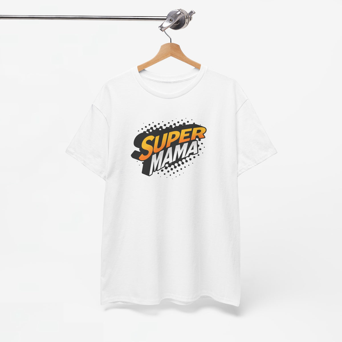 Witte T-shirt met ronde hals en “Super Mama” print in geel en zwart