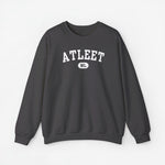 Grijze sweatertrui met ronde hals en ATLEET-print op de borst.