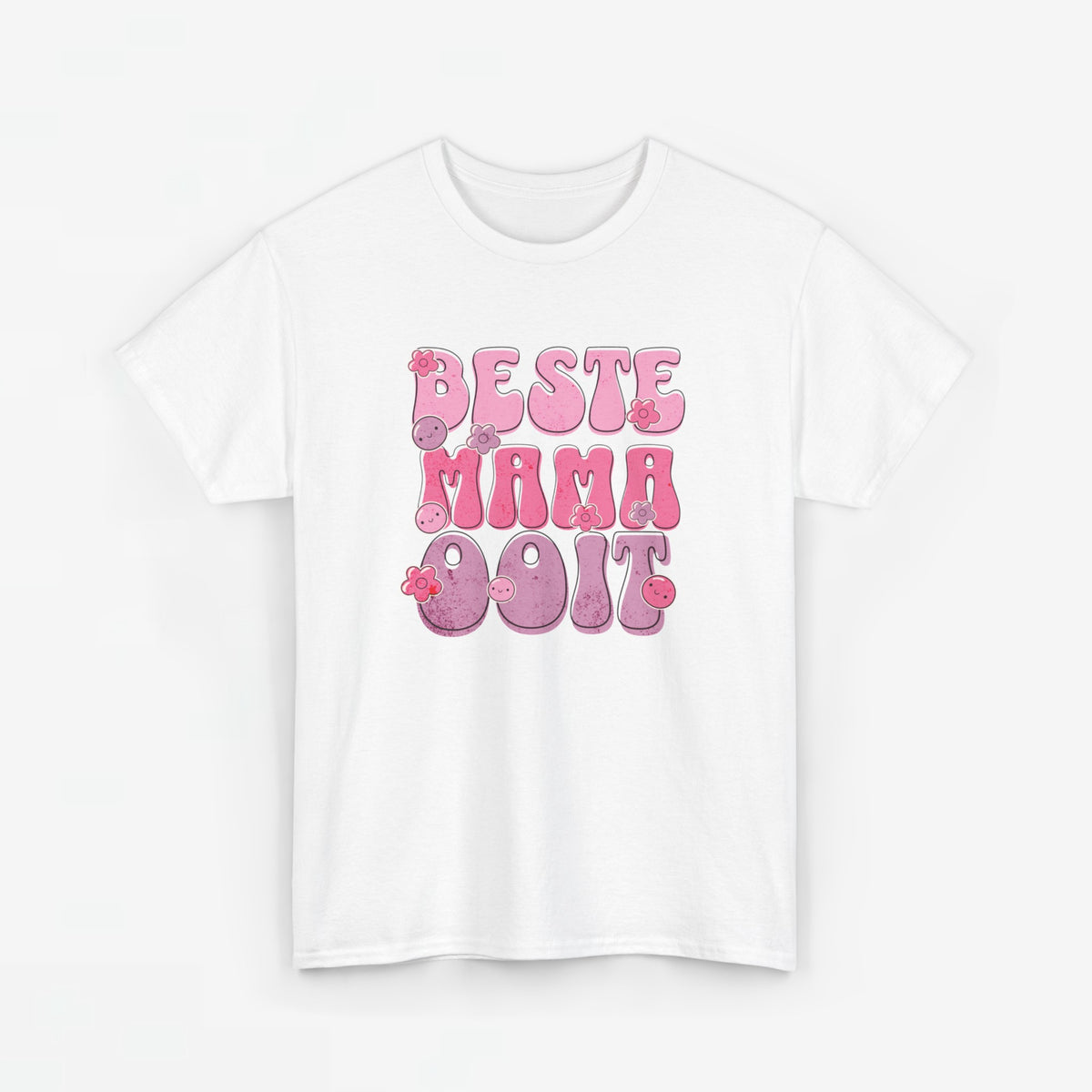 Wit oversized t-shirt met roze “BESTE MAMA Ooit”-opdruk centraal op de borst