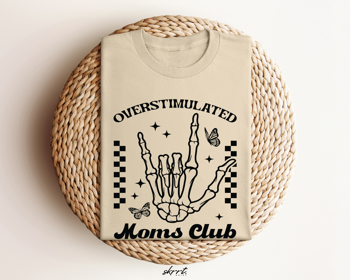 Oversized moederdag t-shirt met handprint en tekst 'Overstimulated Moms Club'