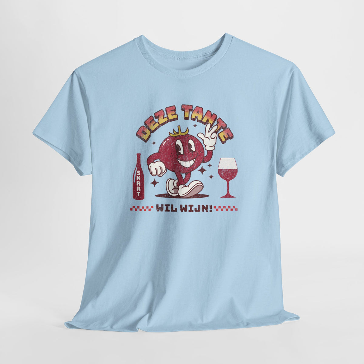 Lichtblauw T-shirt met rode wijnkrabprint op borst, licht gerimpeld